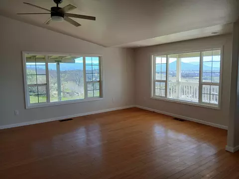 Living - 1360 W Linn Rd, Eagle Point, OR 97524 photo 1 of 5