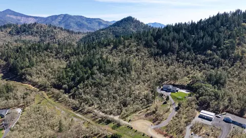 345 Whitaker Ln, Grants Pass, OR 97527 photo 6