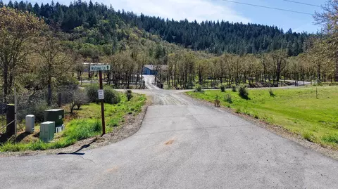 345 Whitaker Ln, Grants Pass, OR 97527 photo 11