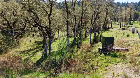 345 Whitaker Ln, Grants Pass, OR 97527 photo 3