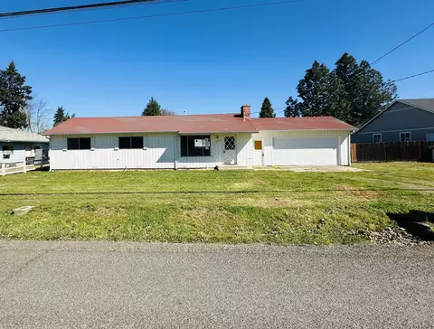 1755 S Peach St, Medford, OR 97501