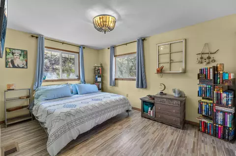 Bedroom - 27374 Bumpy Rd, John Day, OR 97845 photo 1 of 9