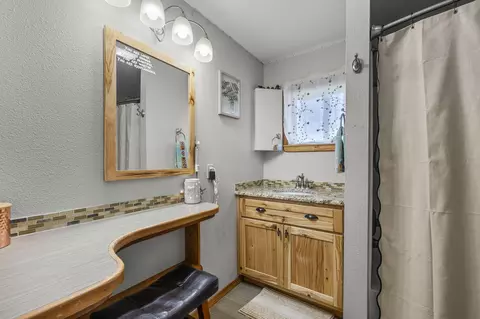 Bath - 27374 Bumpy Rd, John Day, OR 97845 photo 6 of 6