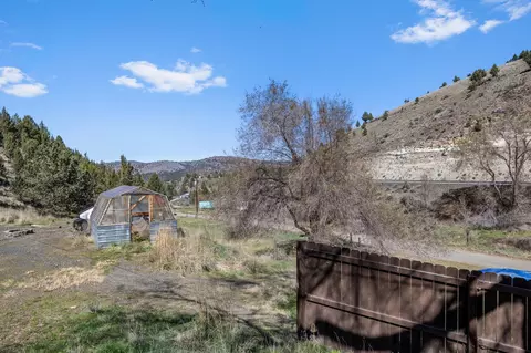 Exterior - 27374 Bumpy Rd, John Day, OR 97845 photo 4 of 12