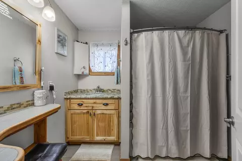 Bath - 27374 Bumpy Rd, John Day, OR 97845 photo 5 of 6