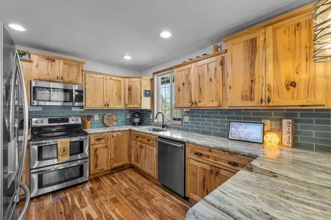 Kitchen - 27374 Bumpy Rd, John Day, OR 97845 photo 1 of 2