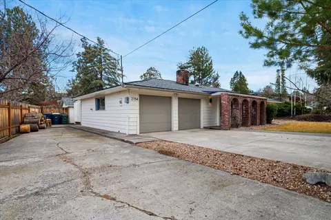 Exterior - 2154 NE Shepard Rd, Bend, OR 97701 photo 2 of 8