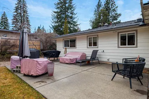 Exterior - 2154 NE Shepard Rd, Bend, OR 97701 photo 7 of 8