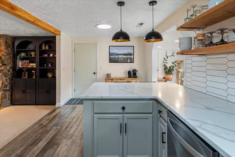 Kitchen - 2154 NE Shepard Rd, Bend, OR 97701 photo 4 of 4