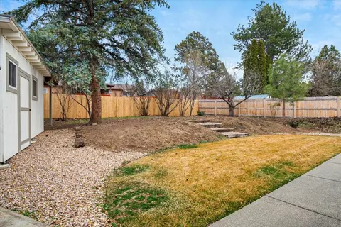 Exterior - 2154 NE Shepard Rd, Bend, OR 97701 photo 4 of 8