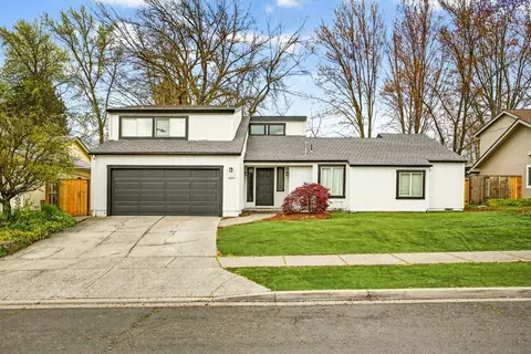 2409 Greenbrook Dr, Medford, OR 97504