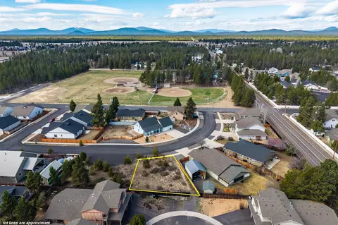51374 Apache Tears Ct, La Pine, OR 97739