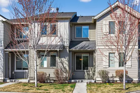 3135 SW 28th St, Redmond, OR 97756