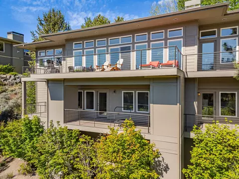 2540 NW 1st St, Bend, OR 97703