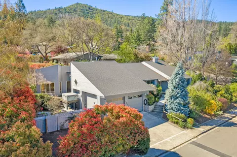 1800 Peachey Rd, Ashland, OR 97520