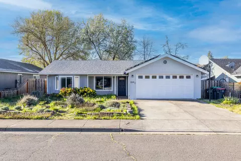 338 Joseph St, Central Point, OR 97502