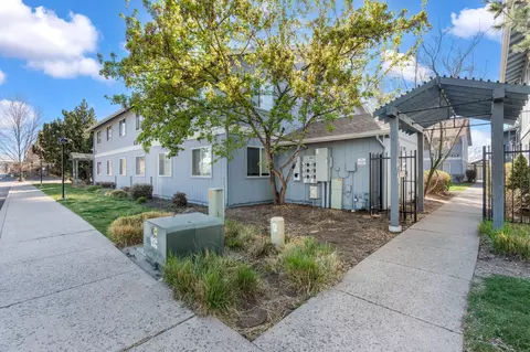 1015 SE 4th St # 11, Bend, OR 97702