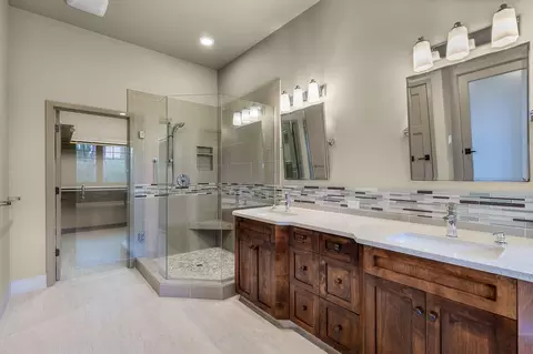 Bath - 2672 NW Brickyard St, Bend, OR 97703 photo 3 of 6