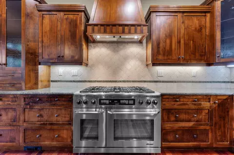 Kitchen - 2672 NW Brickyard St, Bend, OR 97703 photo 5 of 6