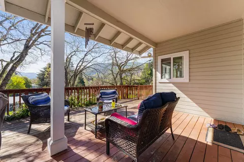 105 Cedar Ridge Ter, Rogue River, OR 97537