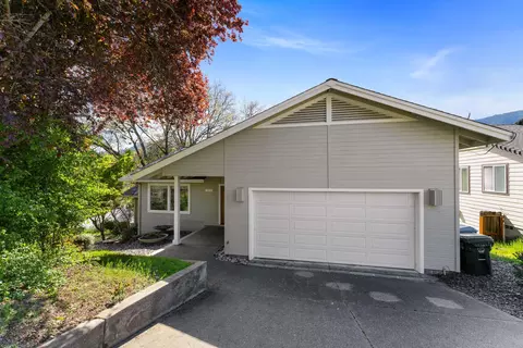 105 Cedar Ridge Ter, Rogue River, OR 97537
