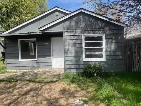 840 W Stewart Ave, Medford, OR 97501