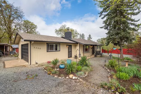 3300 Cloverlawn Dr, Grants Pass, OR 97527