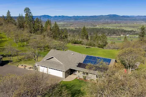 200 Mount Castle Dr, Eagle Point, OR 97524 photo 8