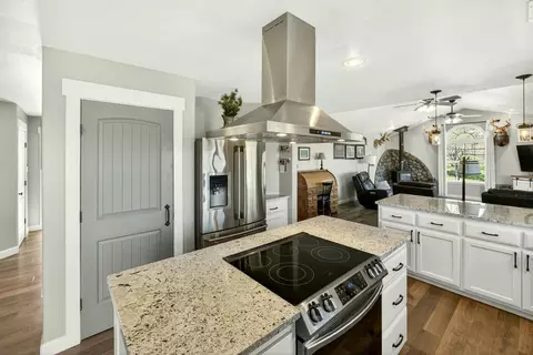 200 Mount Castle Dr, Eagle Point, OR 97524 photo 37