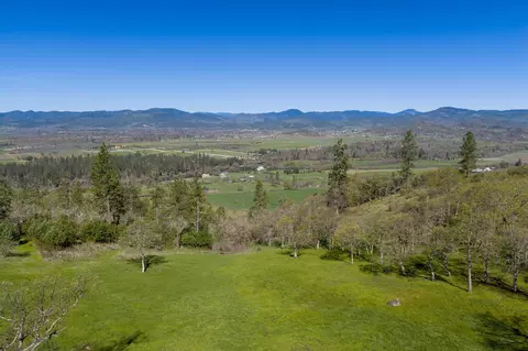 200 Mount Castle Dr, Eagle Point, OR 97524 photo 11