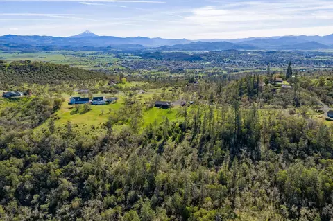 200 Mount Castle Dr, Eagle Point, OR 97524 photo 9