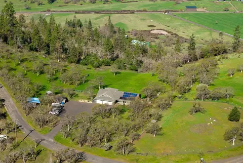 200 Mount Castle Dr, Eagle Point, OR 97524 photo 14