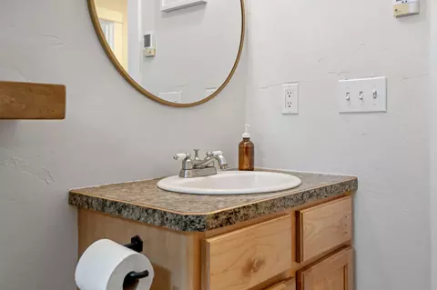 Bath - 1304 NE Watson Dr, Bend, OR 97701 photo 2 of 2