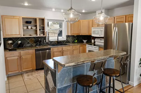 Kitchen - 1304 NE Watson Dr, Bend, OR 97701 photo 2 of 4
