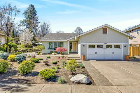 1057 Oak Knoll Dr, Ashland, OR 97520