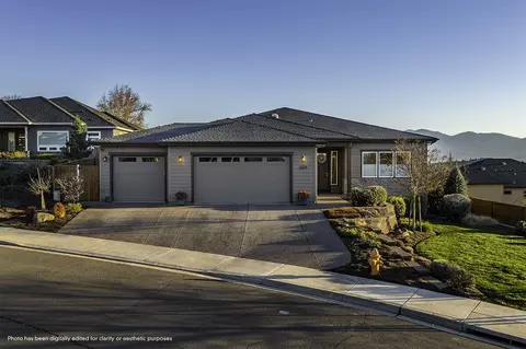 3274 Annapolis Dr, Medford, OR 97504