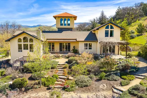 988 Dead Indian Memorial Rd, Ashland, OR 97520