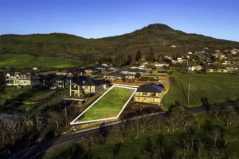 3258 Annapolis Dr, Medford, OR 97504