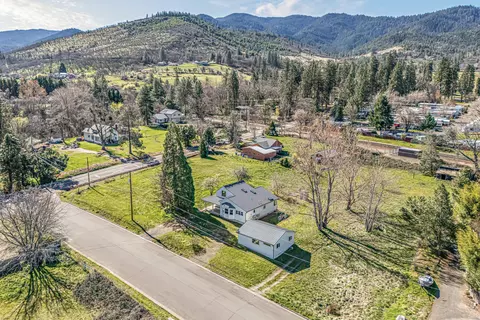 593 Crowson Rd, Ashland, OR 97520