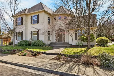 692 Vansant St, Ashland, OR 97520