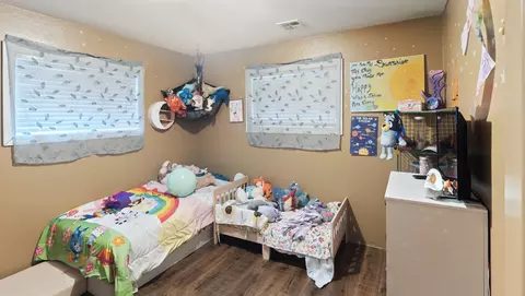 Bedroom - 6795 Holland Loop Rd, Cave Junction, OR 97523 photo 3 of 4