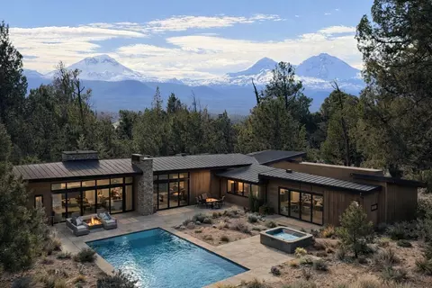 65900 Mariposa Ln, Bend, OR 97703