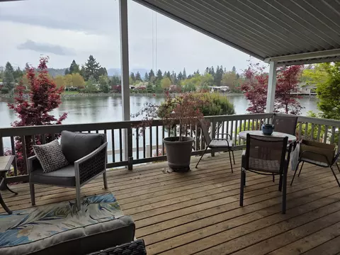 267 Kingsley Dr, Grants Pass, OR 97526