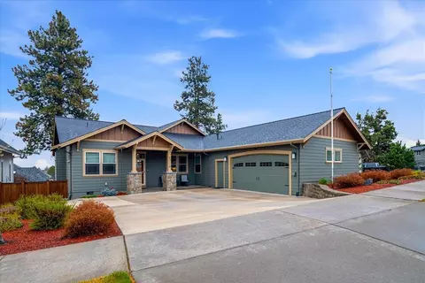 63114 Pikes Ct, Bend, OR 97701 photo 2