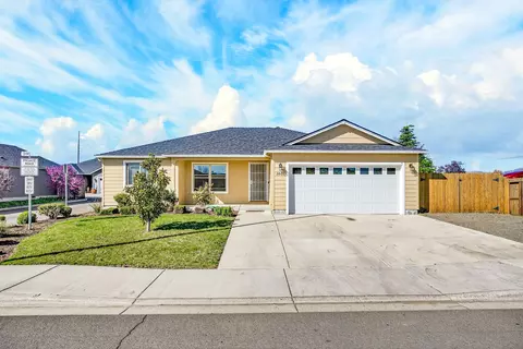 3851 Valley Meadows Dr, White City, OR 97503