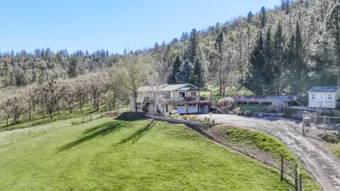 4131 W Griffin Creek Rd, Medford, OR 97501