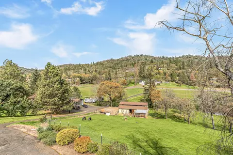 4131 W Griffin Creek Rd, Medford, OR 97501