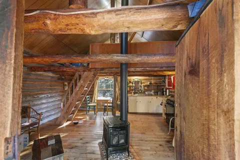 Entry Way - 61567 Bearwallow Rd, Bend, OR 97703 photo 2 of 3