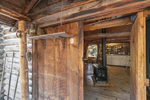 Entry Way - 61567 Bearwallow Rd, Bend, OR 97703 photo 1 of 3