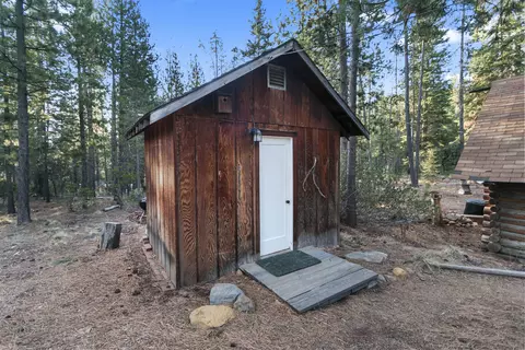 Exterior - 61567 Bearwallow Rd, Bend, OR 97703 photo 5 of 11